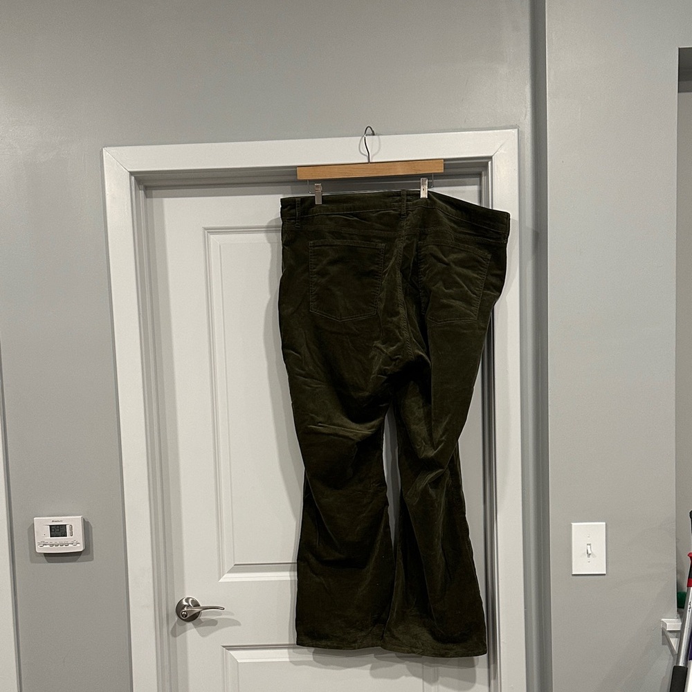 Kut from the Kloth "Karen" baby bootcut Olive corduroy jeans - Picture 2 of 9